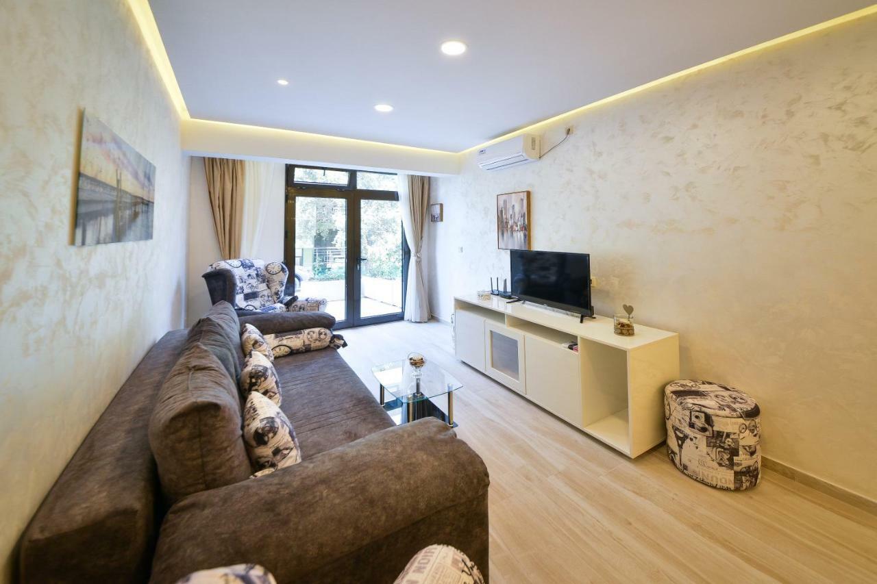 Brand New - Free Parking Apartment