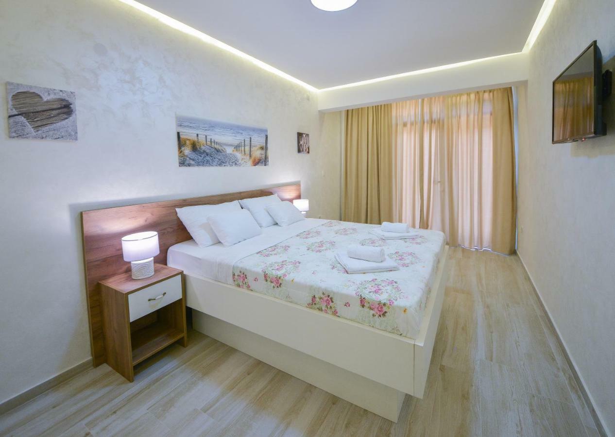 Brand New - Free Parking Apartment *