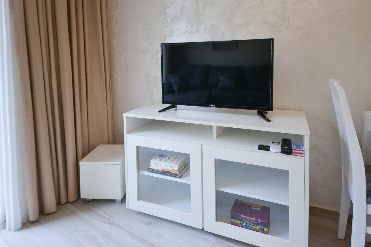 Brand New - Free Parking Apartment