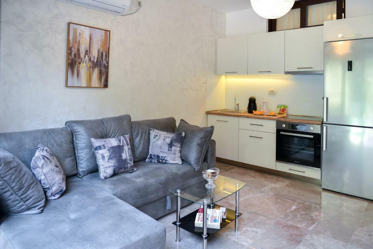 Brand New - Free Parking Apartment