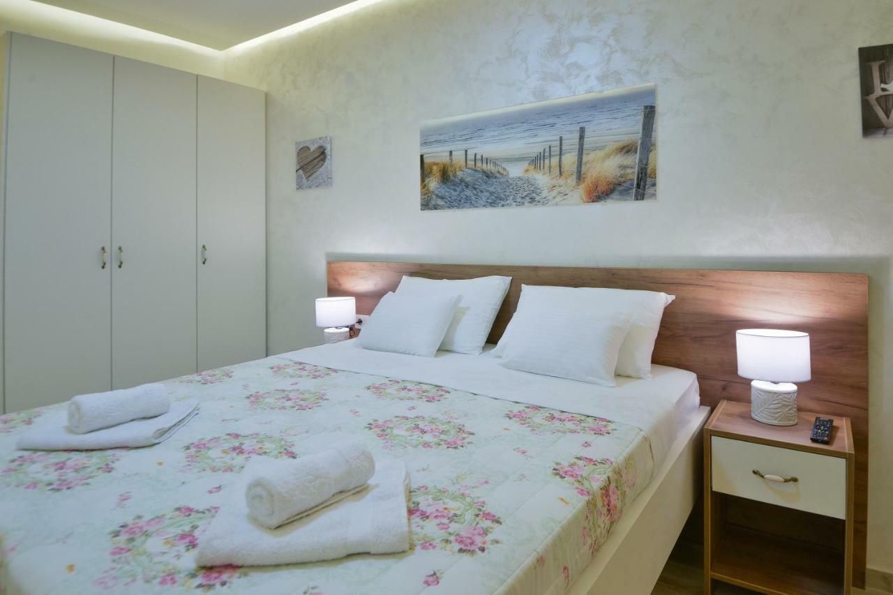 Brand New - Free Parking Apartment *